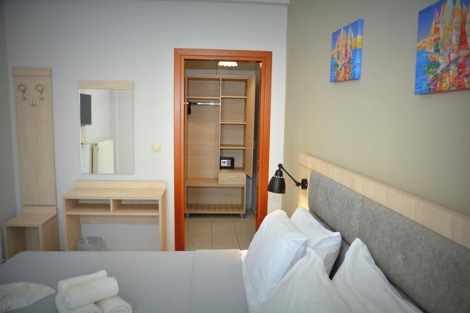Denis Hotel And Bungalows Korinos Exterior photo